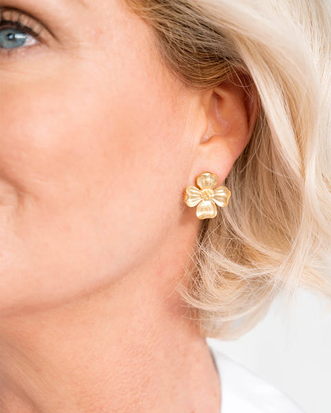 Susan Shaw 1175 Dogwood Post Earring
