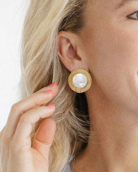 Susan Shaw 1186 Mother of Pearl Gold Round Earring