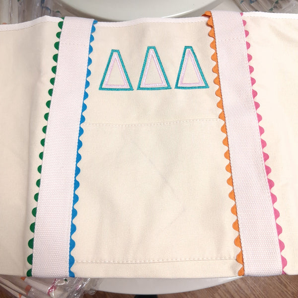 Scalloped Embroidered Tote Bag- Delta Delta Delta